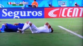 MORDISCO DE LUIS SUAREZ A CHIELLINI EN HD [upl. by Earezed]