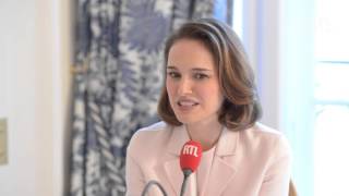 quotParis est la ville la plus facile à vivre quand on est célèbrequot assure Natalie Portman  RTL  RTL [upl. by Ynez]