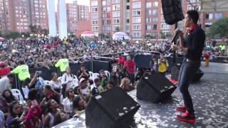 Andy Rivera canta Salgamos en el concierto de farraciones Oxígeno [upl. by Lorelei]