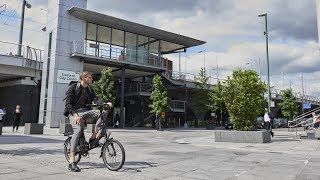 Raleigh StowEWay Electric Folding Bike  Folding Frame Demonstration [upl. by Bellda]