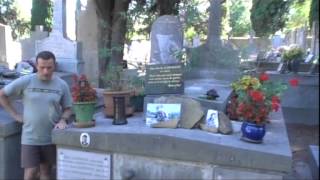 Tombe de Boby Lapointe au cimetière de Pézenas [upl. by Berstine]