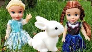 Elsa and Anna toddlers bring home their class pet [upl. by Bobine]