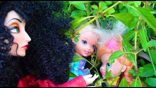 Elsa and Anna Toddlers Park Adventure  Ep 4  Toys In Action [upl. by Nahsar349]